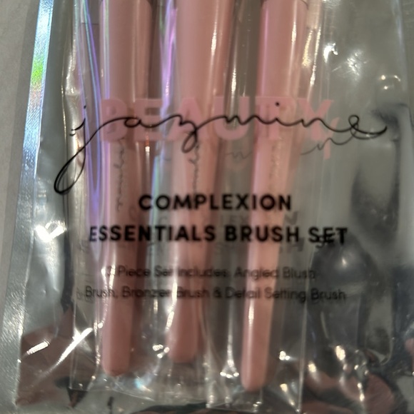 JAZMINE BEAUTY Complexion Brush Trio, Three Piece Brush Set - Picture 3 of 4